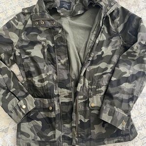 💚 Camouflage Utility Jacket ~ Size L/XL ~ Women's ~ Super Cute 💚